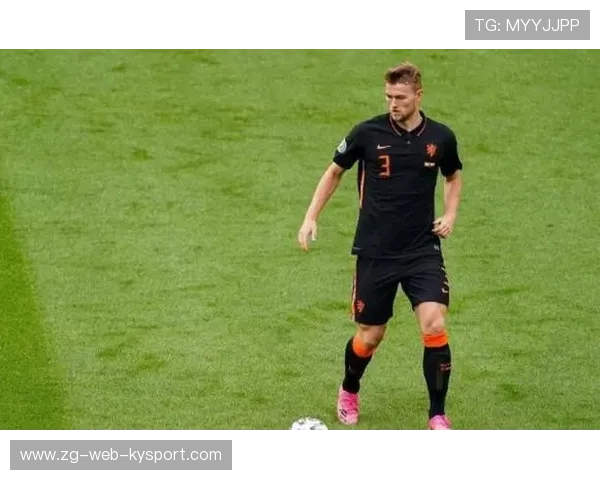 19岁荷兰新带刀后卫荷甲横空出世5大欧洲豪门疯抢，荷兰足球后卫