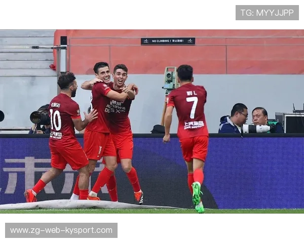 上海海港双线压力大，亚冠和中超差距拉大